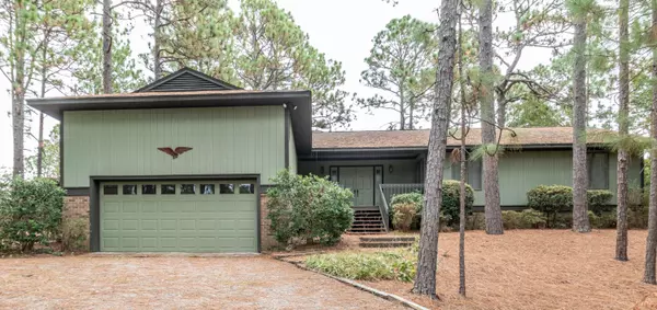 8 Mcgrath LN, Pinehurst, NC 28374