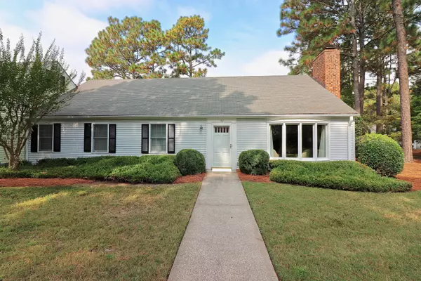 52 Village Green CIR, Southern Pines, NC 28387