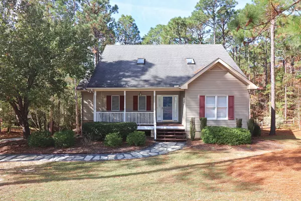 340 Clearfield LN, Southern Pines, NC 28387