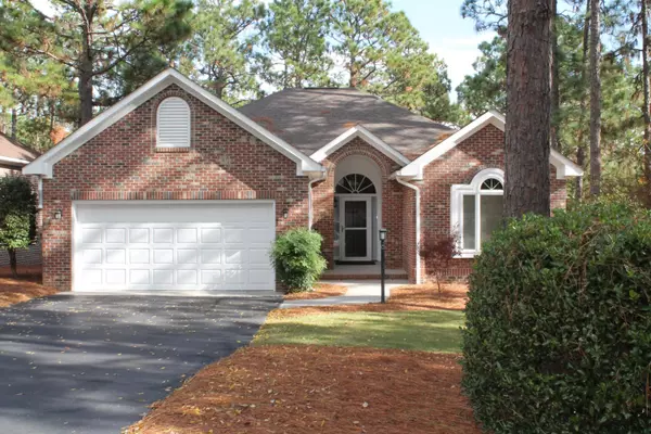 22 Hunter CT, Southern Pines, NC 28387