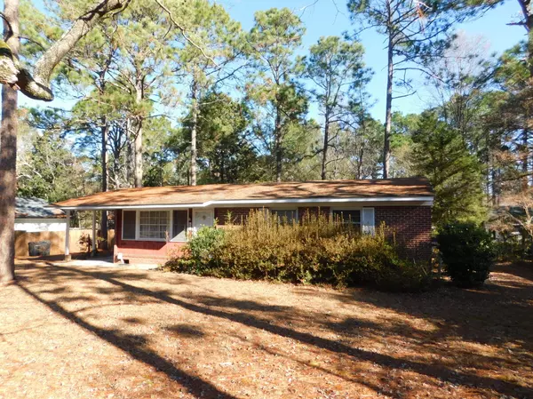 525 W Maine AVE, Southern Pines, NC 28387