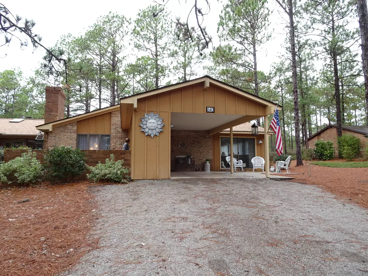 Southern Pines, NC 28387,640 Redwood DR