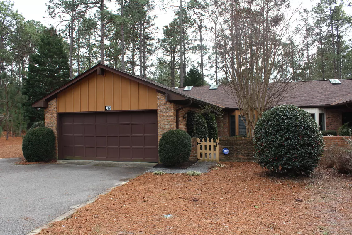 Southern Pines, NC 28387,819 Myrtlewood CT