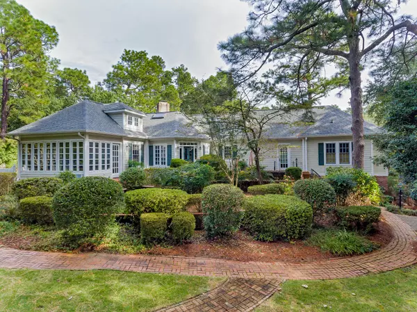 660 E Massachusetts AVE, Southern Pines, NC 28387