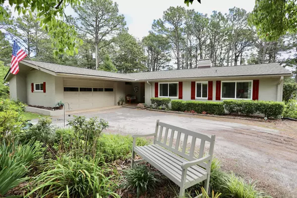 Whispering Pines, NC 28327,164 Pine Lake DR