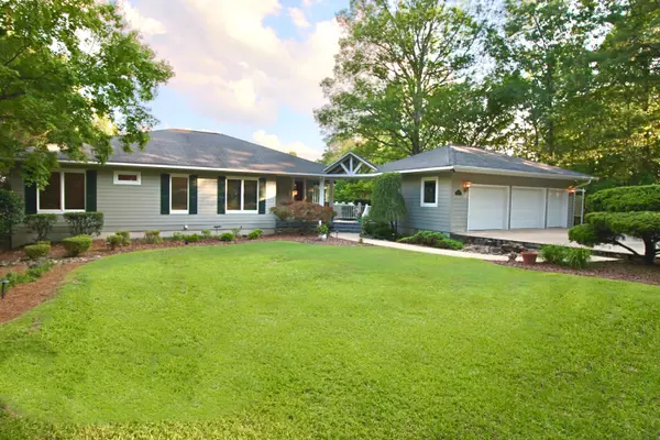 702 Azalea DR, Vass, NC 28394