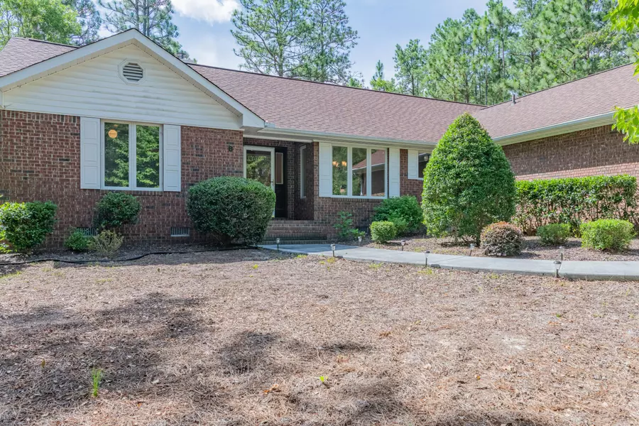 6 Spruce LN, Pinehurst, NC 28374