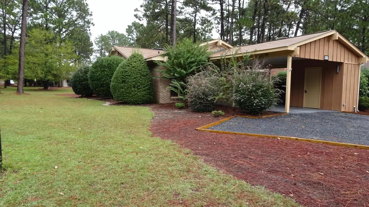 Southern Pines, NC 28387,901 Satinwood CT