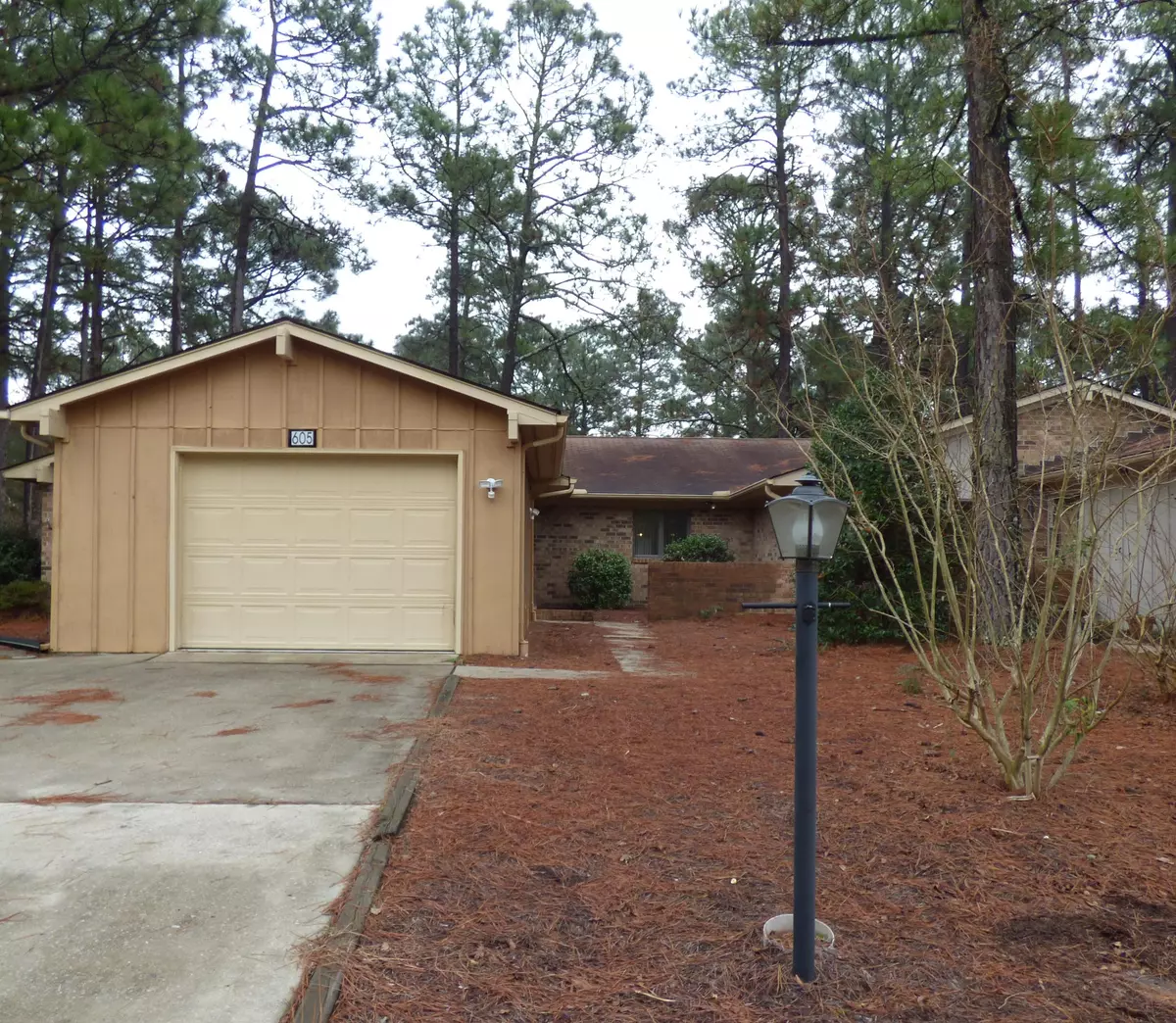 Southern Pines, NC 28387,605 Redwood DR