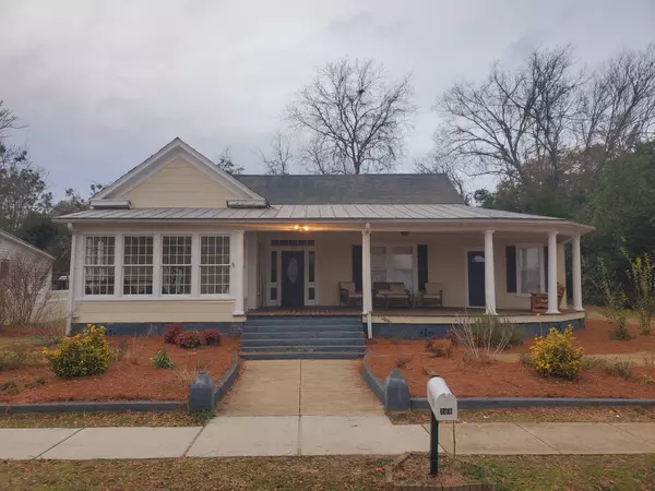 208 Henderson ST, Hamlet, NC 28345