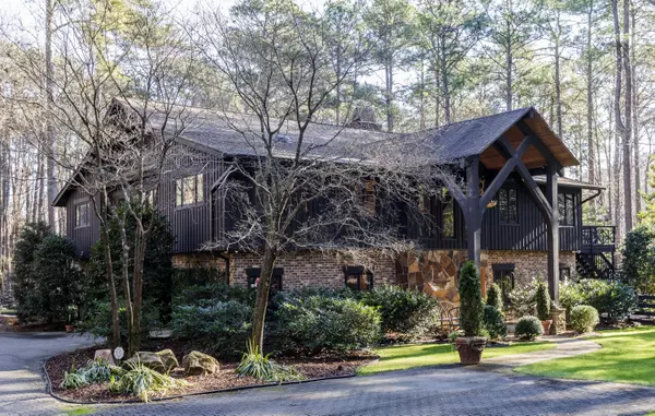 1215 E Massachusetts AVE, Southern Pines, NC 28387