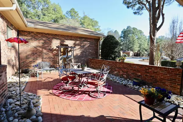 Southern Pines, NC 28387,501 Sandalwood DR