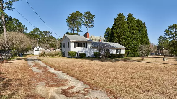 Southern Pines, NC 28387,160 Oak DR