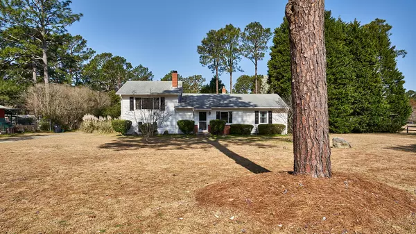 Southern Pines, NC 28387,160 Oak DR