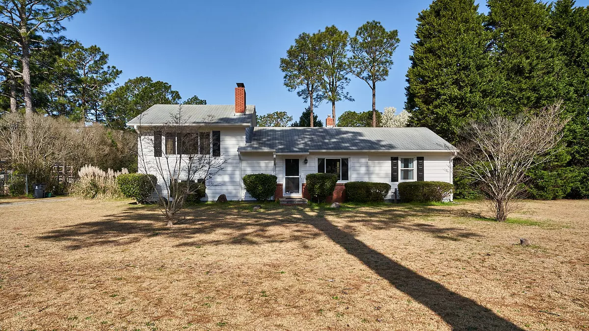 Southern Pines, NC 28387,160 Oak DR