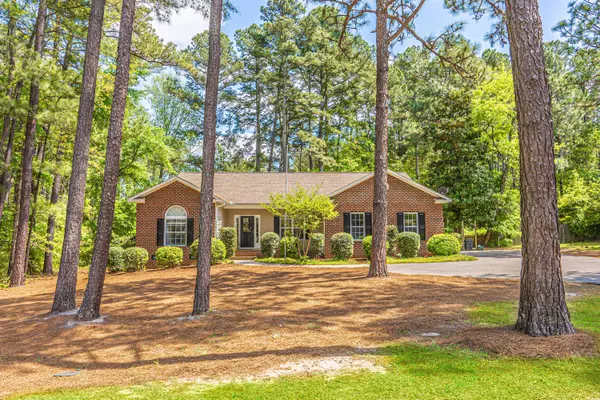 420 Midlothian DR, Southern Pines, NC 28387