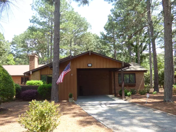 210 Bentwood LN, Southern Pines, NC 28387