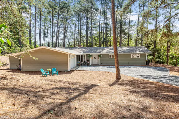 9 S Wrenn PL, Foxfire Village, NC 27281