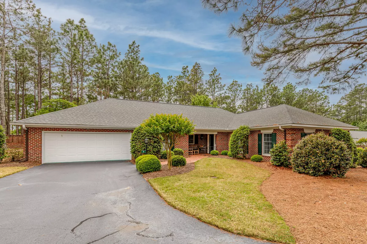 Southern Pines, NC 28387,5 Ravenel CT