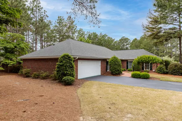 Southern Pines, NC 28387,5 Ravenel CT