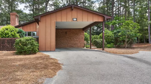 611 Redwood DR, Southern Pines, NC 28387