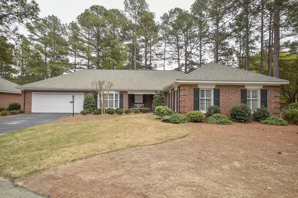 37 Courtney PL, Southern Pines, NC 28387