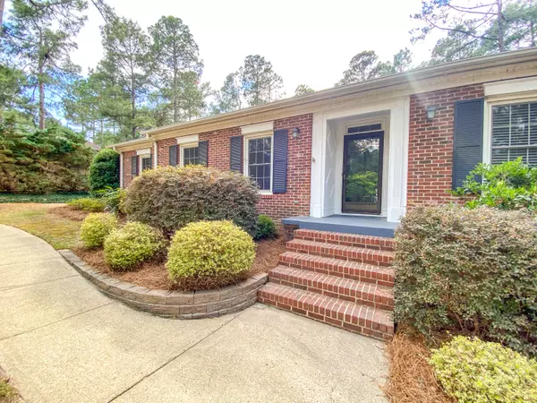 Southern Pines, NC 28387,120 Fox Hunt LN