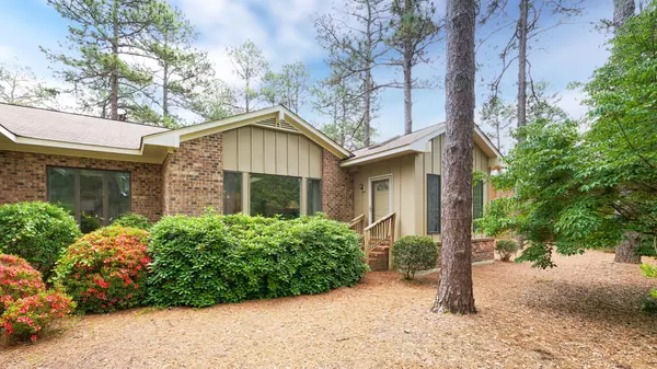 Southern Pines, NC 28387,734 Burlwood DR