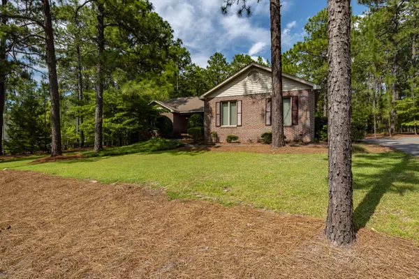 240 Broadmeade DR, Southern Pines, NC 28387