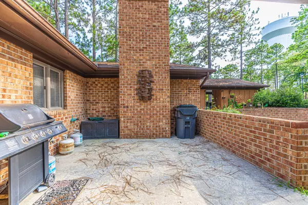 Southern Pines, NC 28387,649 Redwood DR