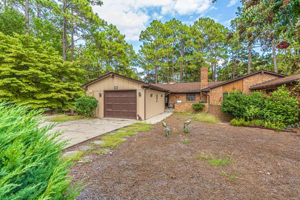 649 Redwood DR, Southern Pines, NC 28387