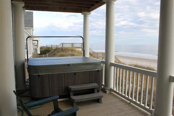 North Topsail Beach, NC 28460,4338 Island DR