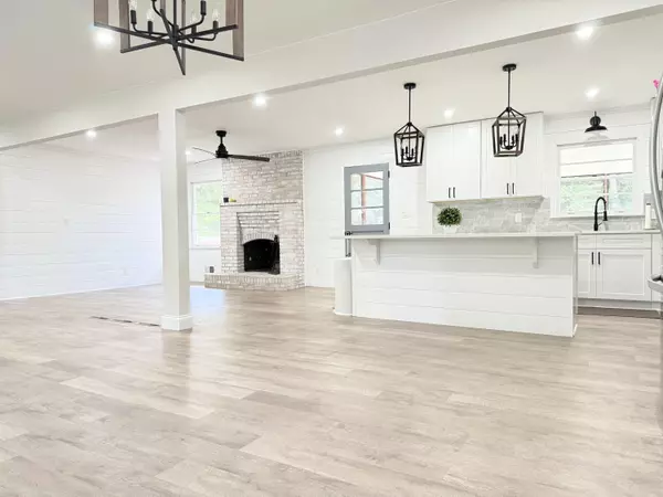 Marietta, GA 30066,628 Verney DR