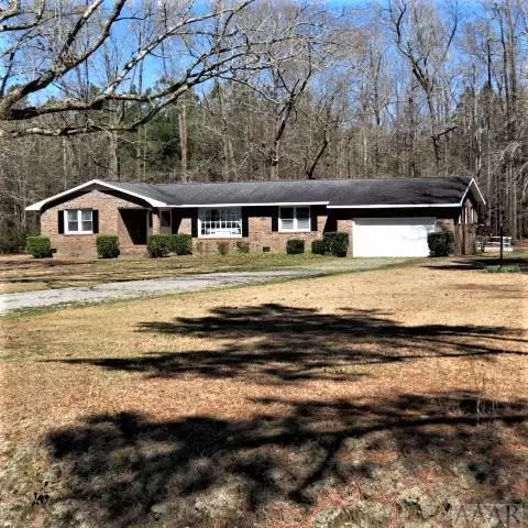 938 Meadow LN, Creswell, NC 27928