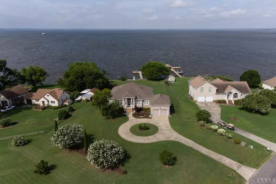 209 Fentress DR, Knotts Island, NC 27950