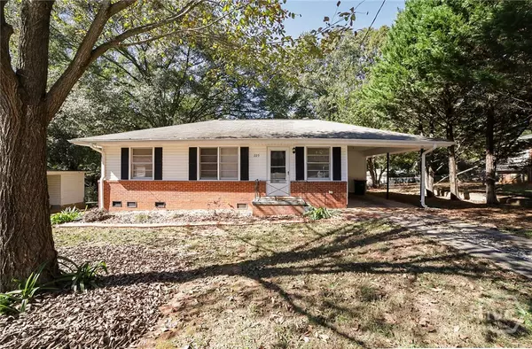 225 Knottingham DR, Athens, GA 30606