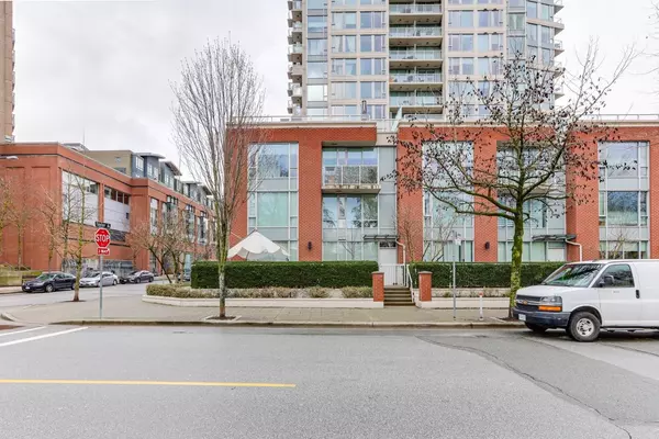 Vancouver, BC V6B 1P8,51 KEEFER PL