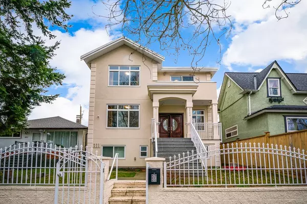 Vancouver, BC V5K 4J5,829 WINDERMERE ST