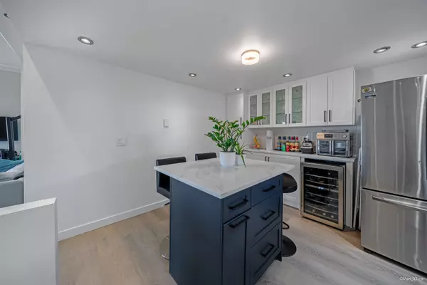 Vancouver, BC V6H 3Y8,1355 W 4TH AVE #403