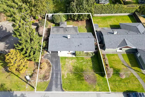 North Vancouver, BC V7R 4C4,3558 GREENTREE LN