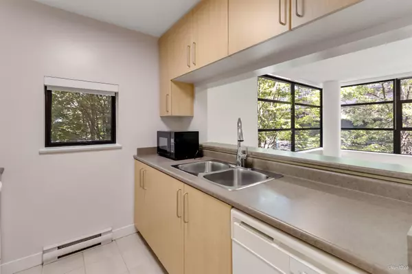 Vancouver, BC V5R 6H7,5380 OBEN ST #212