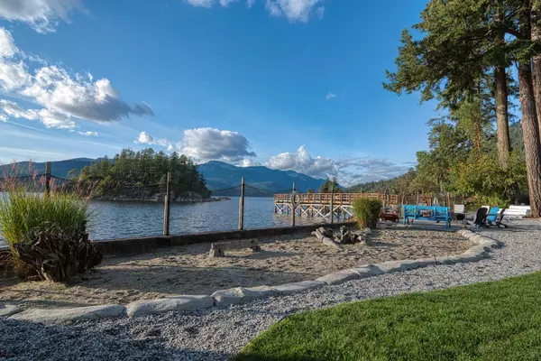 Sechelt, BC V7Z 0C5,7629 SECHELT INLET RD