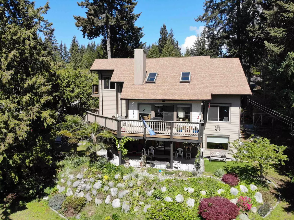 Halfmoon Bay, BC V0N 1Y1,8096 WESTWOOD RD