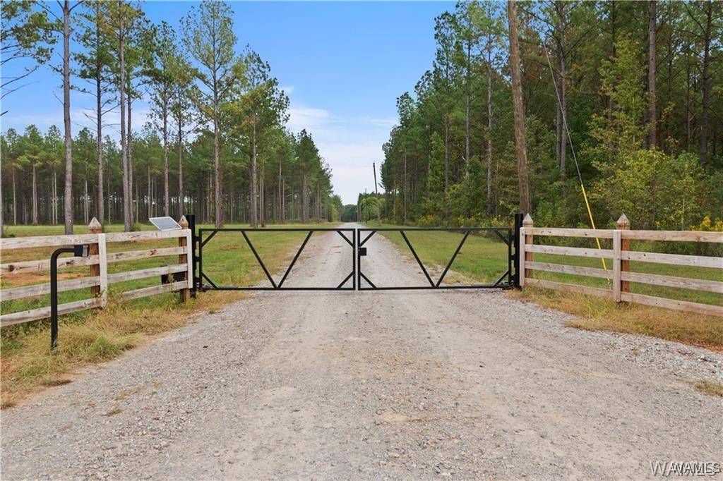 11 County Road 21, Moundville, AL 35474