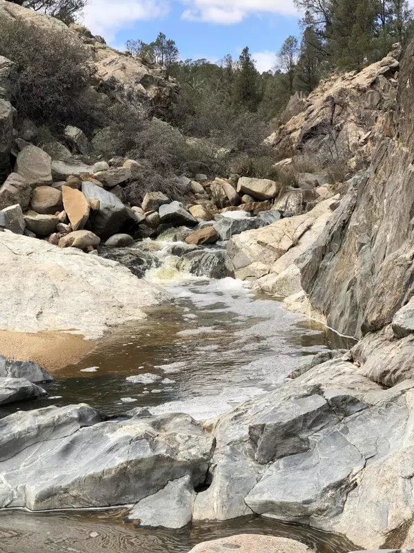 19005 W MODEL CREEK Road #B & X, Peeples Valley, AZ 86332