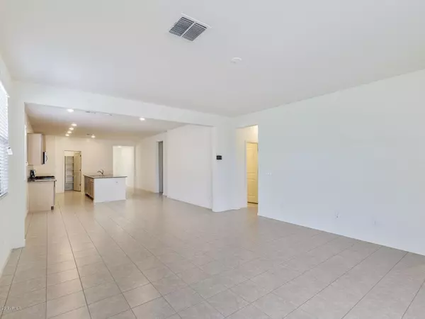 Tolleson, AZ 85353,9822 W TRUMBULL Road
