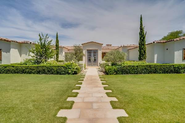 Paradise Valley, AZ 85253,8531 N 49TH Street