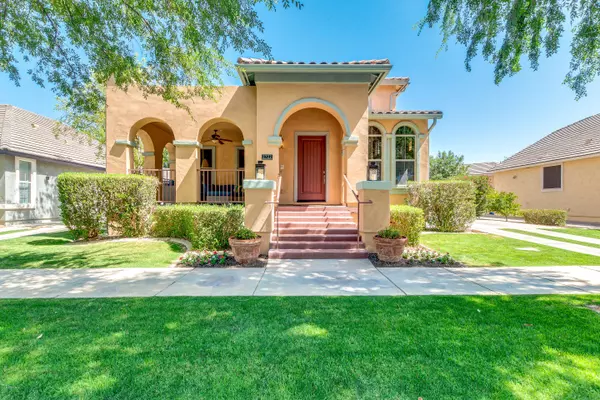 2722 E TAMARISK Street, Gilbert, AZ 85296