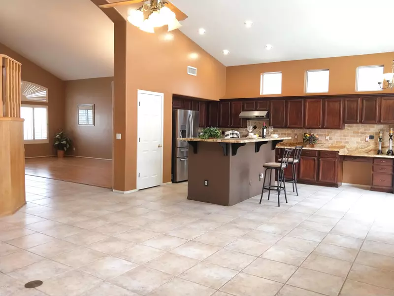 1732 W Cathedral Rock Drive, Phoenix, AZ 85045