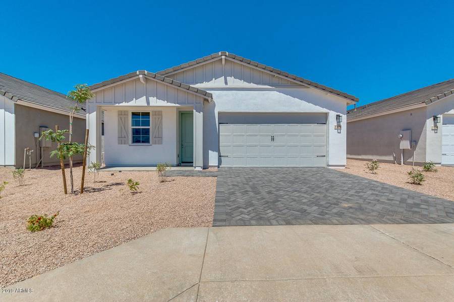 584 E Hazelnut Lane, San Tan Valley, AZ 85140